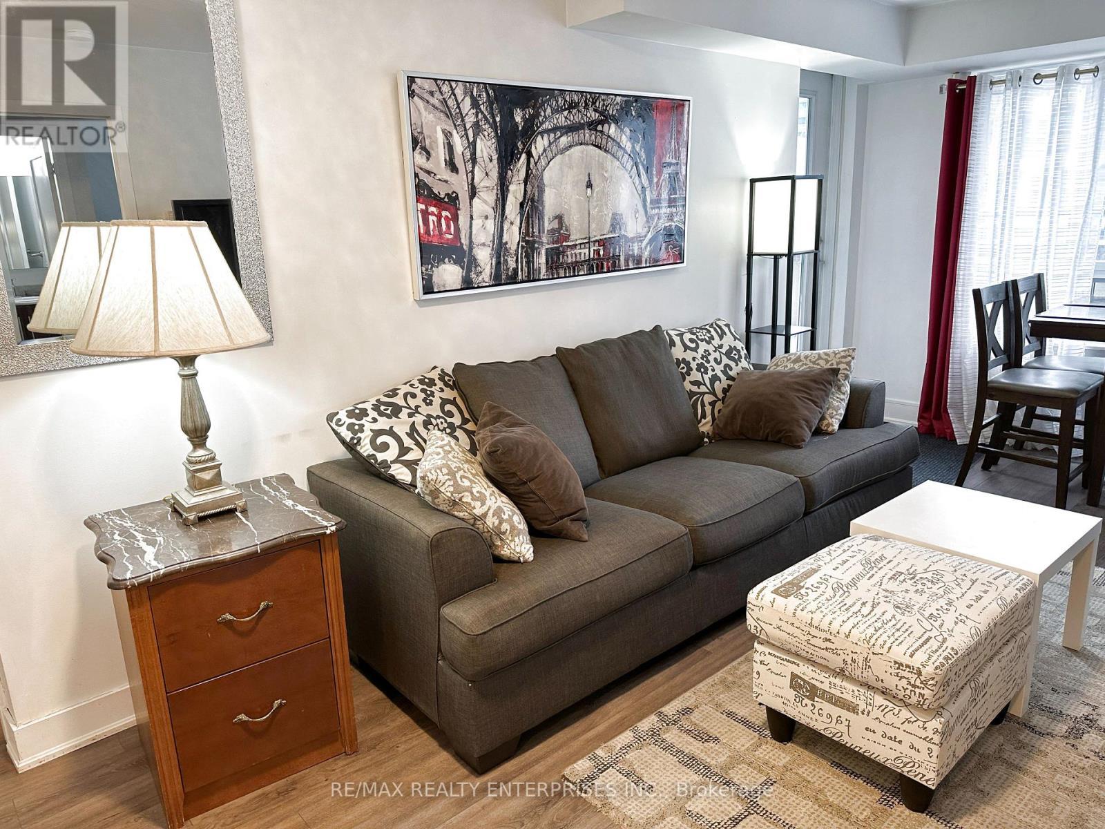 517 - 20 Blue Jays Way, Toronto, ON - Indoor Photo Showing Living Room