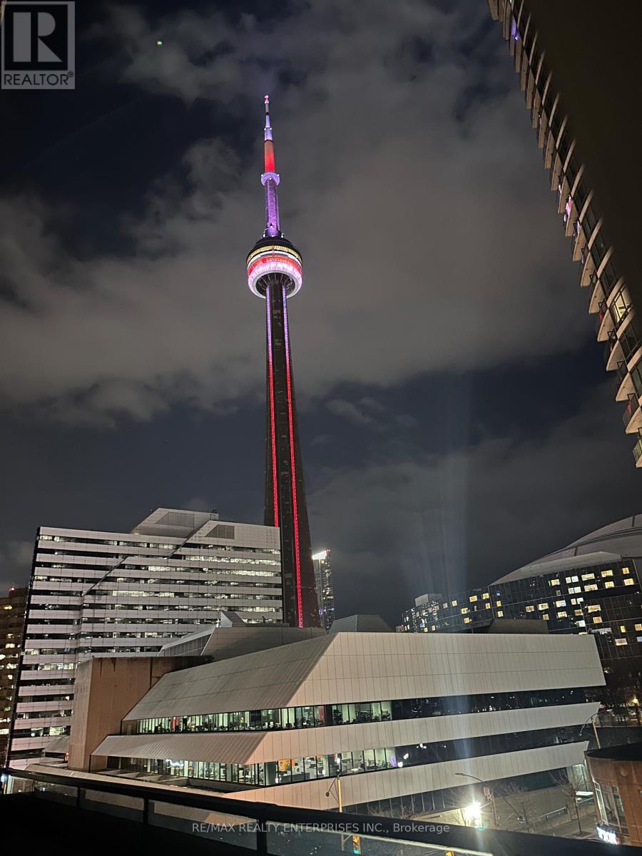 CN Tower View From Terrace - 517 - 20 Blue Jays Way, Toronto, ON - With View