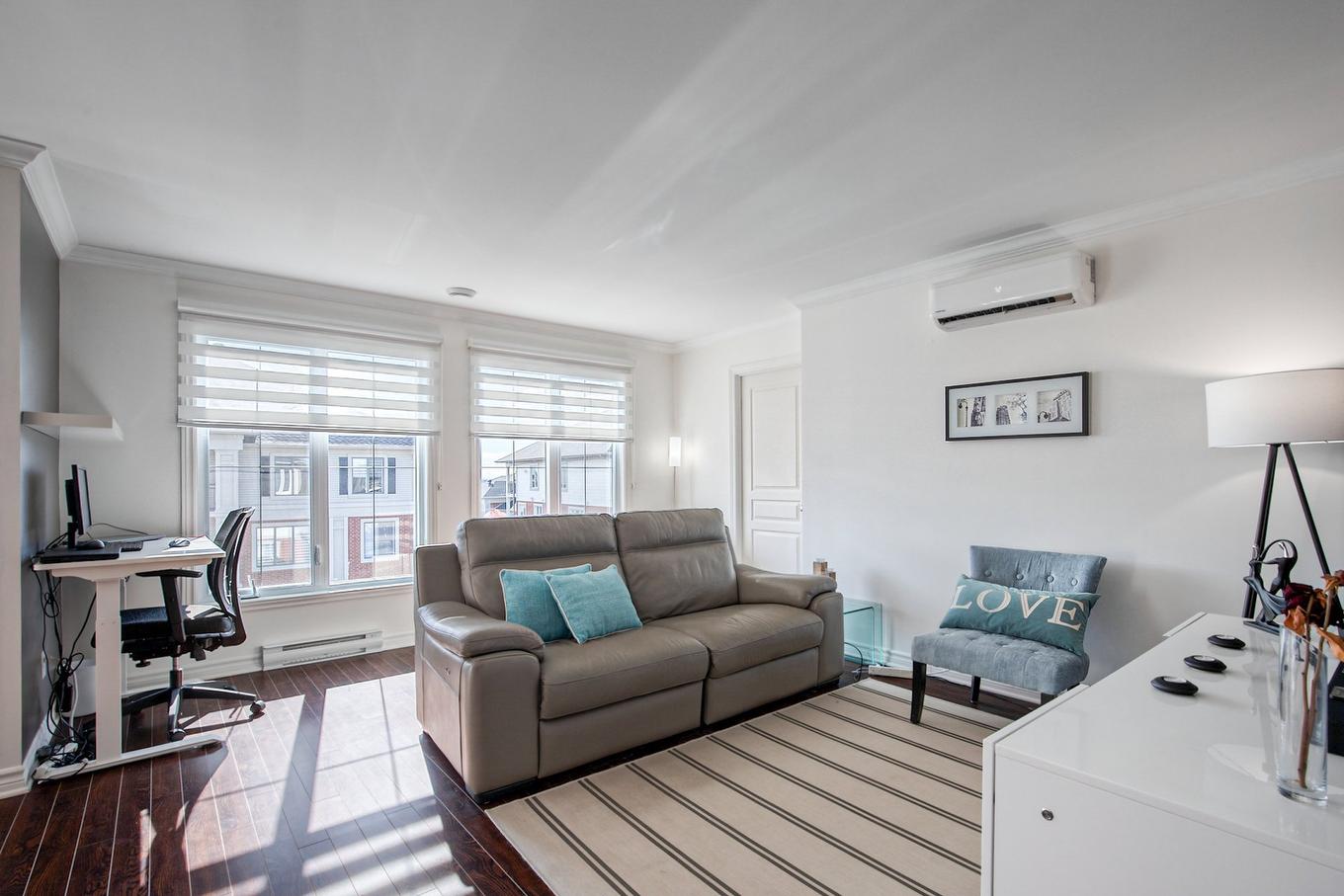 Salon - 8-744 Rue Des Sureaux, Boucherville, QC - Indoor Photo Showing Living Room