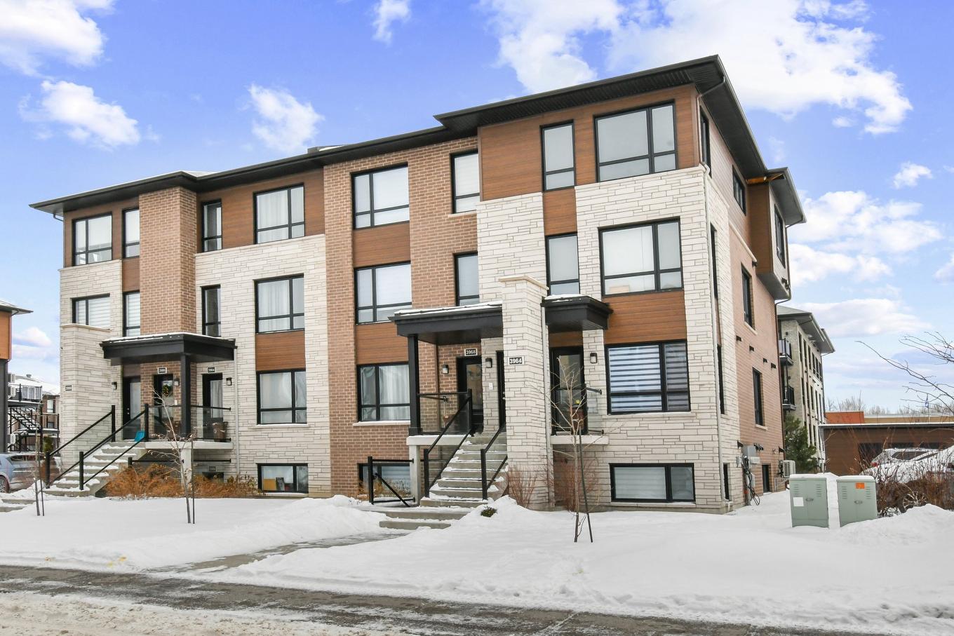 Façade - 3964 Rue Bernard-Hubert, Longueuil (Saint-Hubert), QC - Outdoor With Facade