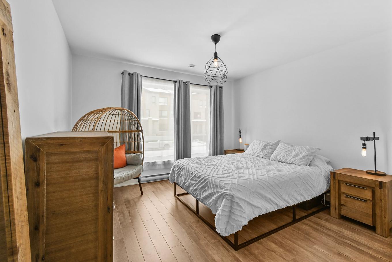 Chambre à coucher principale - 3964 Rue Bernard-Hubert, Longueuil (Saint-Hubert), QC - Indoor Photo Showing Bedroom