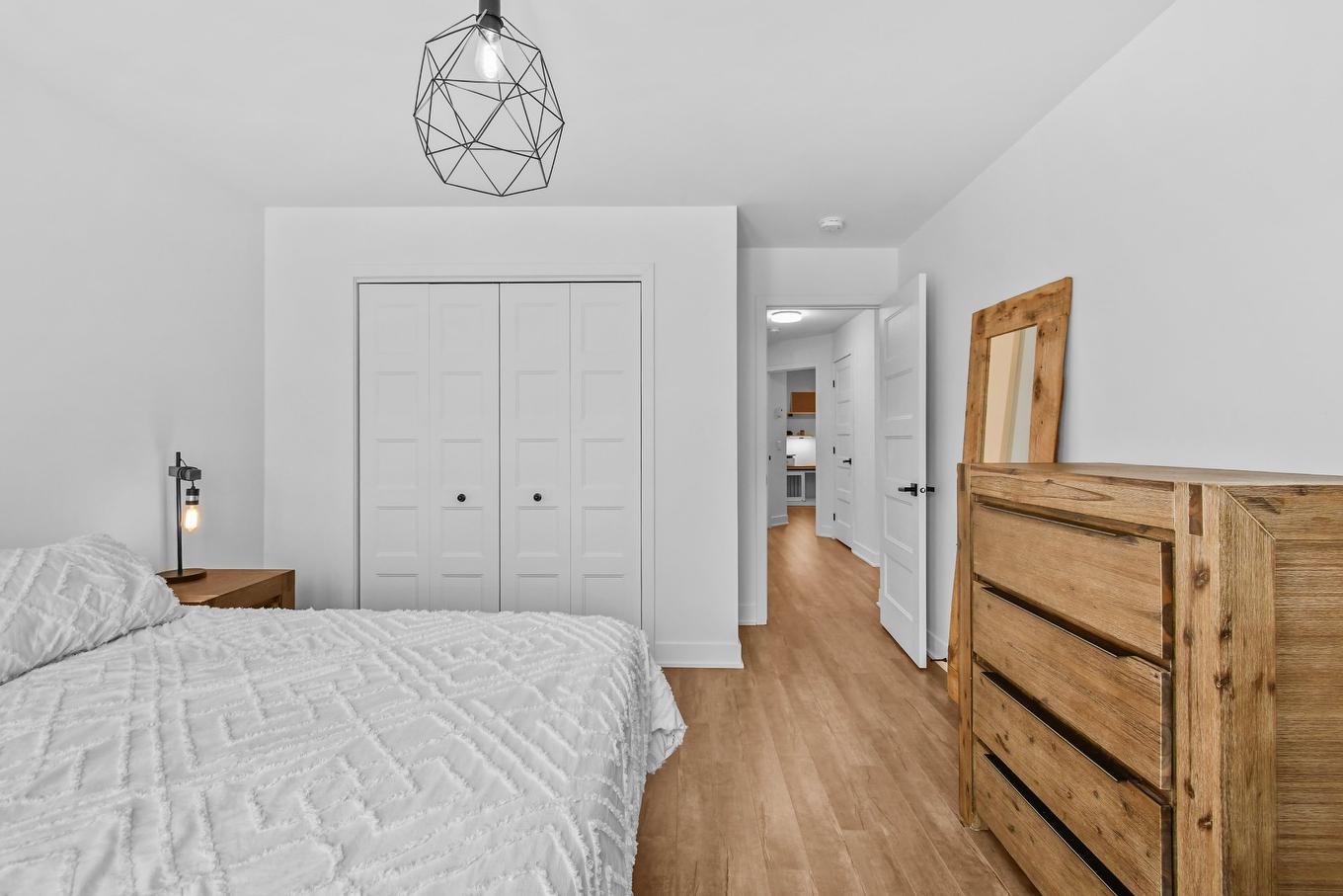 Chambre à coucher principale - 3964 Rue Bernard-Hubert, Longueuil (Saint-Hubert), QC - Indoor Photo Showing Bedroom