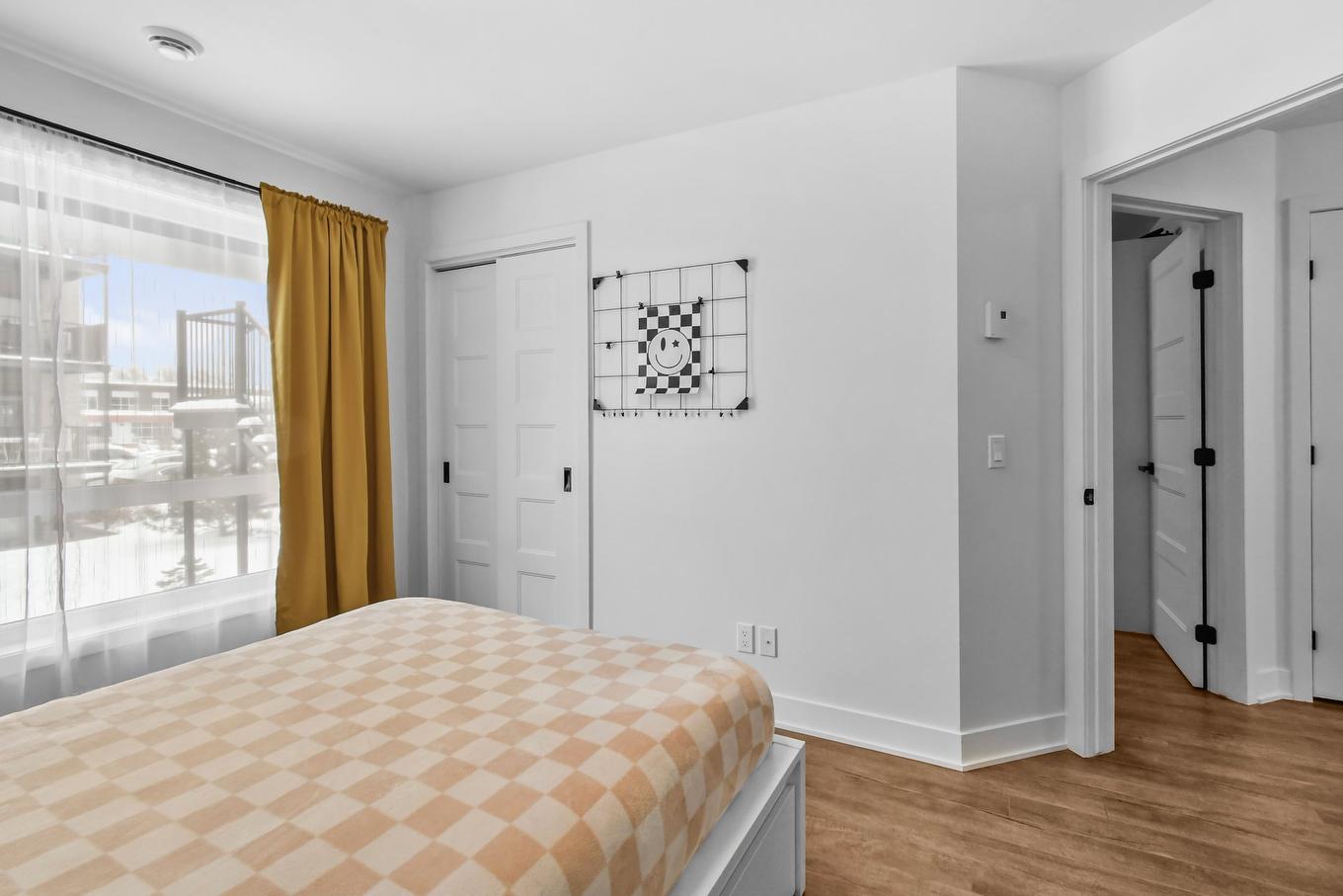 Chambre à coucher - 3964 Rue Bernard-Hubert, Longueuil (Saint-Hubert), QC - Indoor Photo Showing Bedroom