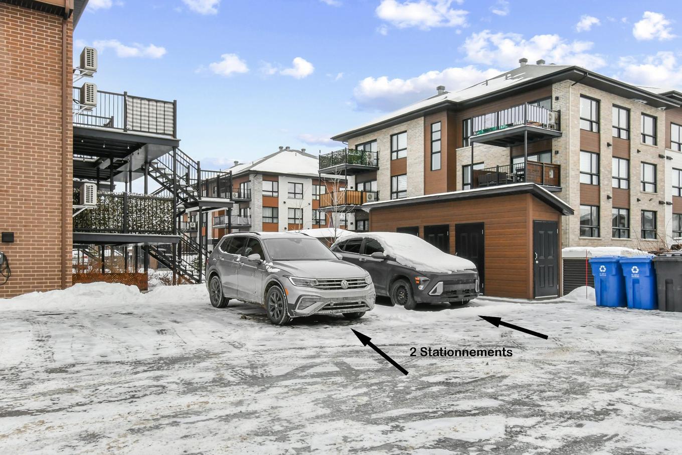 Stationnement - 3964 Rue Bernard-Hubert, Longueuil (Saint-Hubert), QC - Outdoor