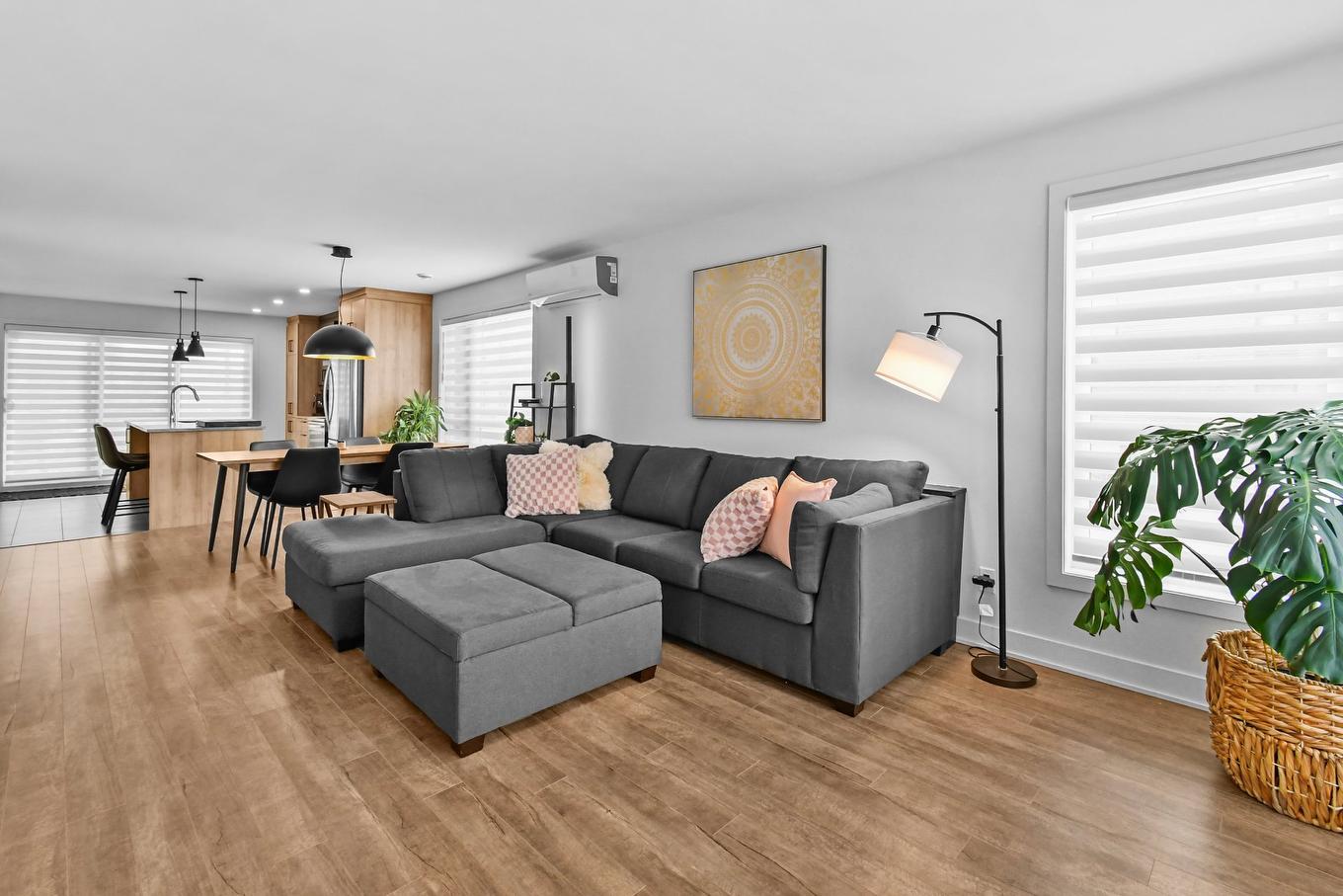 Salon - 3964 Rue Bernard-Hubert, Longueuil (Saint-Hubert), QC - Indoor Photo Showing Living Room