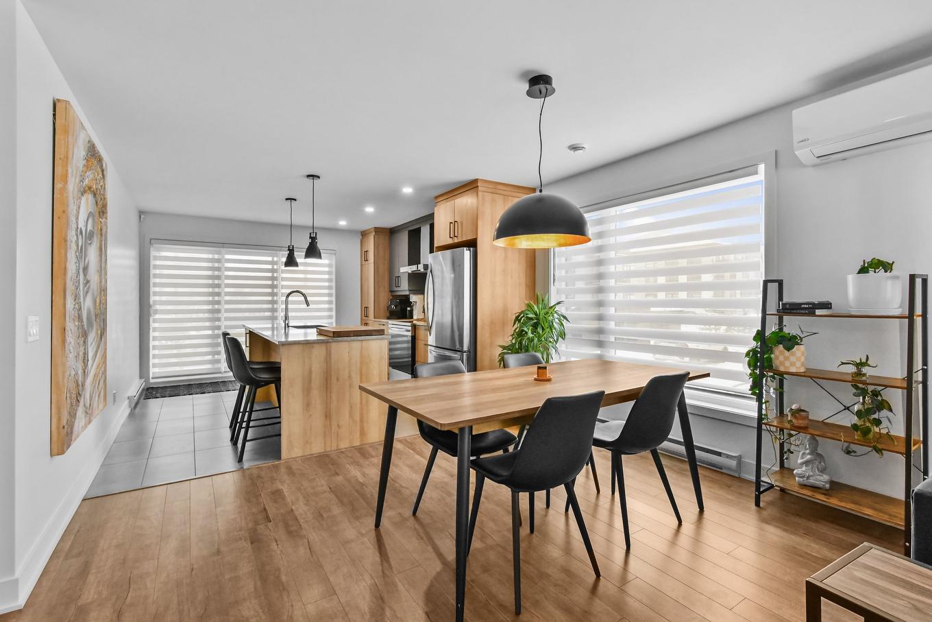 Salle à manger - 3964 Rue Bernard-Hubert, Longueuil (Saint-Hubert), QC - Indoor Photo Showing Dining Room