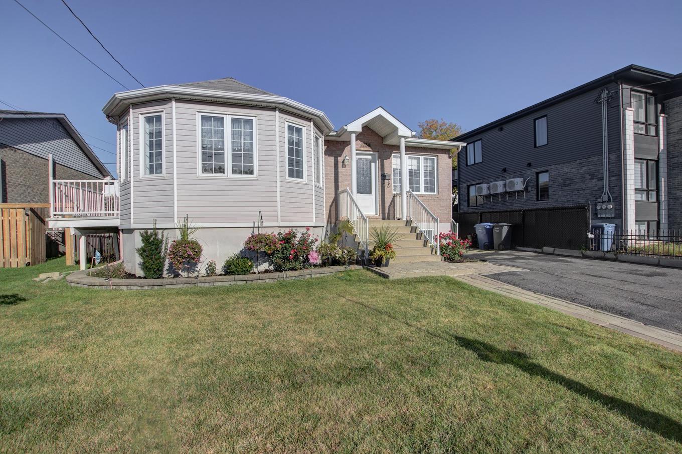 Frontage - 1739 Rue Soucy, Longueuil (Saint-Hubert), QC - Outdoor