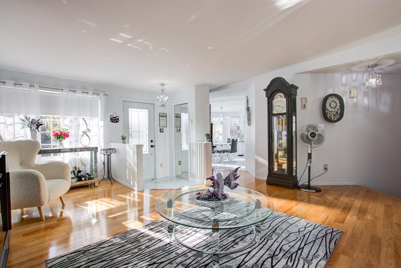 Living room - 1739 Rue Soucy, Longueuil (Saint-Hubert), QC - Indoor