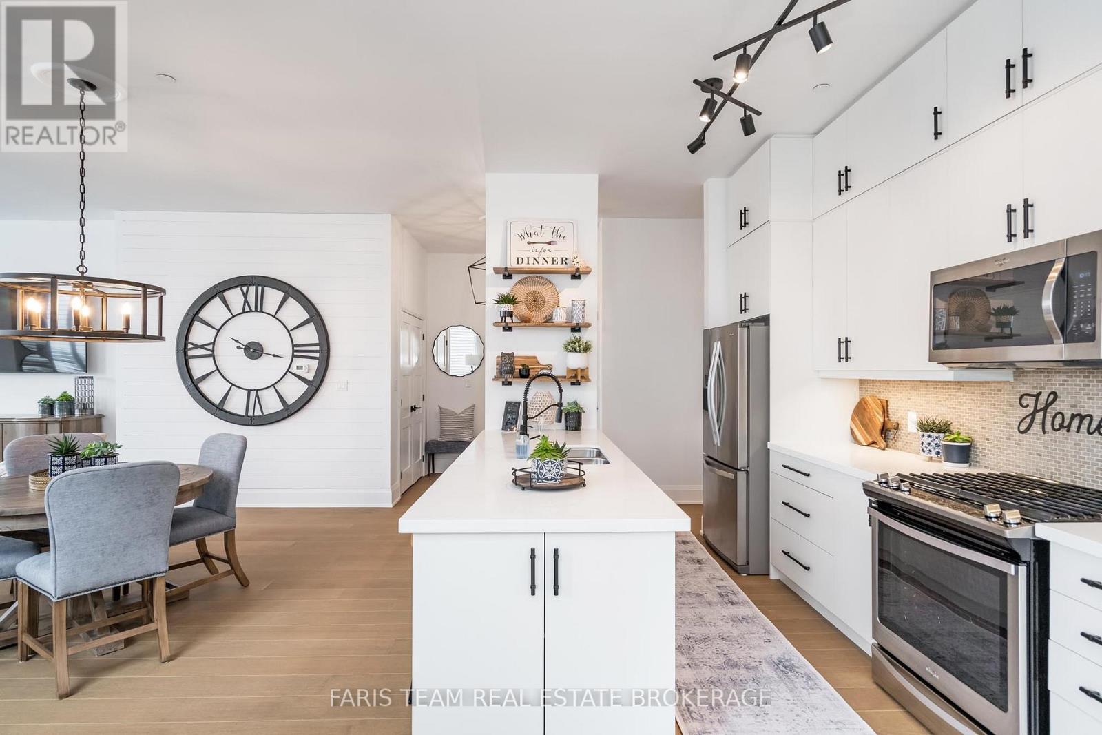 Gph5 - 111 Worsley Street, Barrie, ON - Indoor