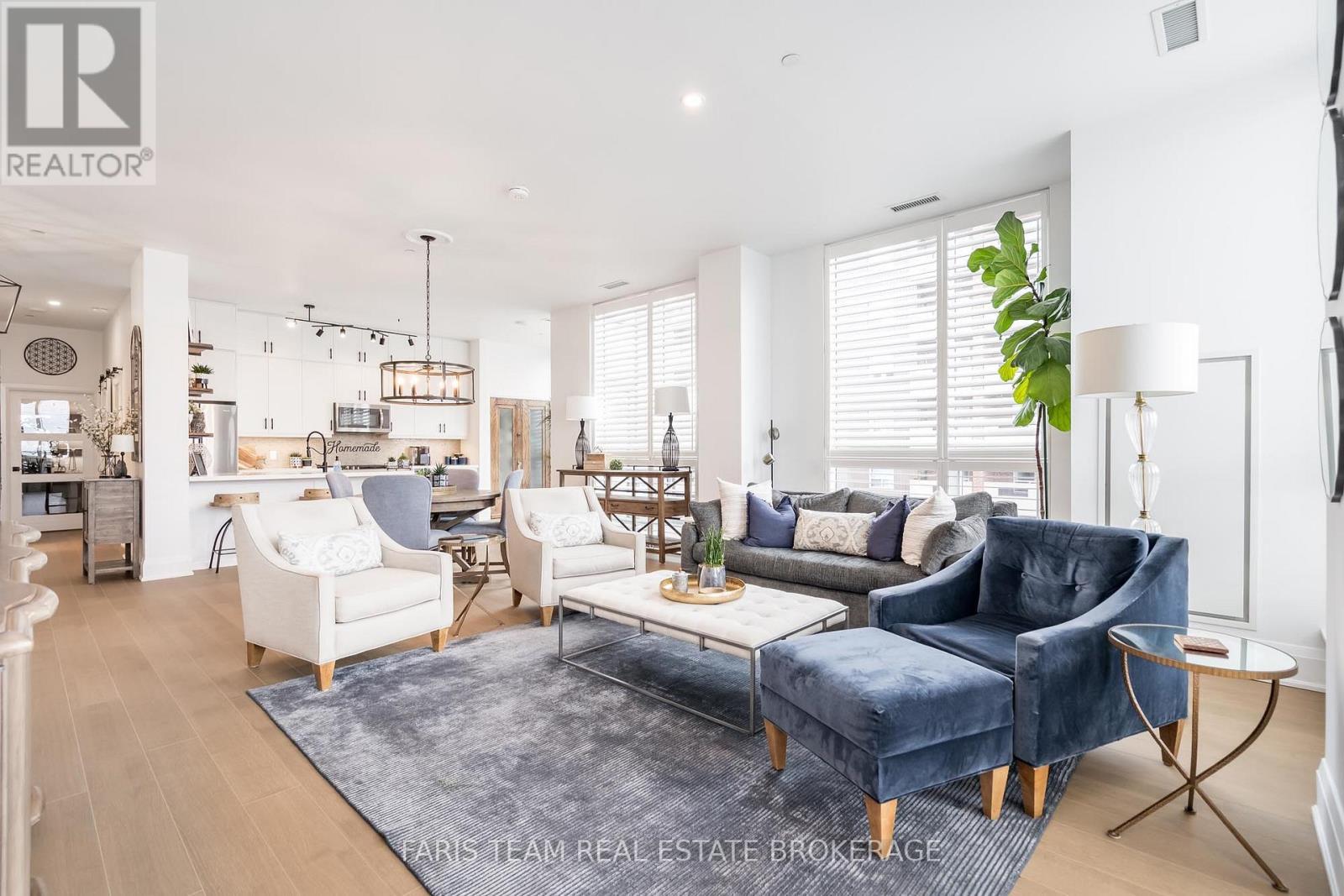 Gph5 - 111 Worsley Street, Barrie, ON - Indoor Photo Showing Living Room