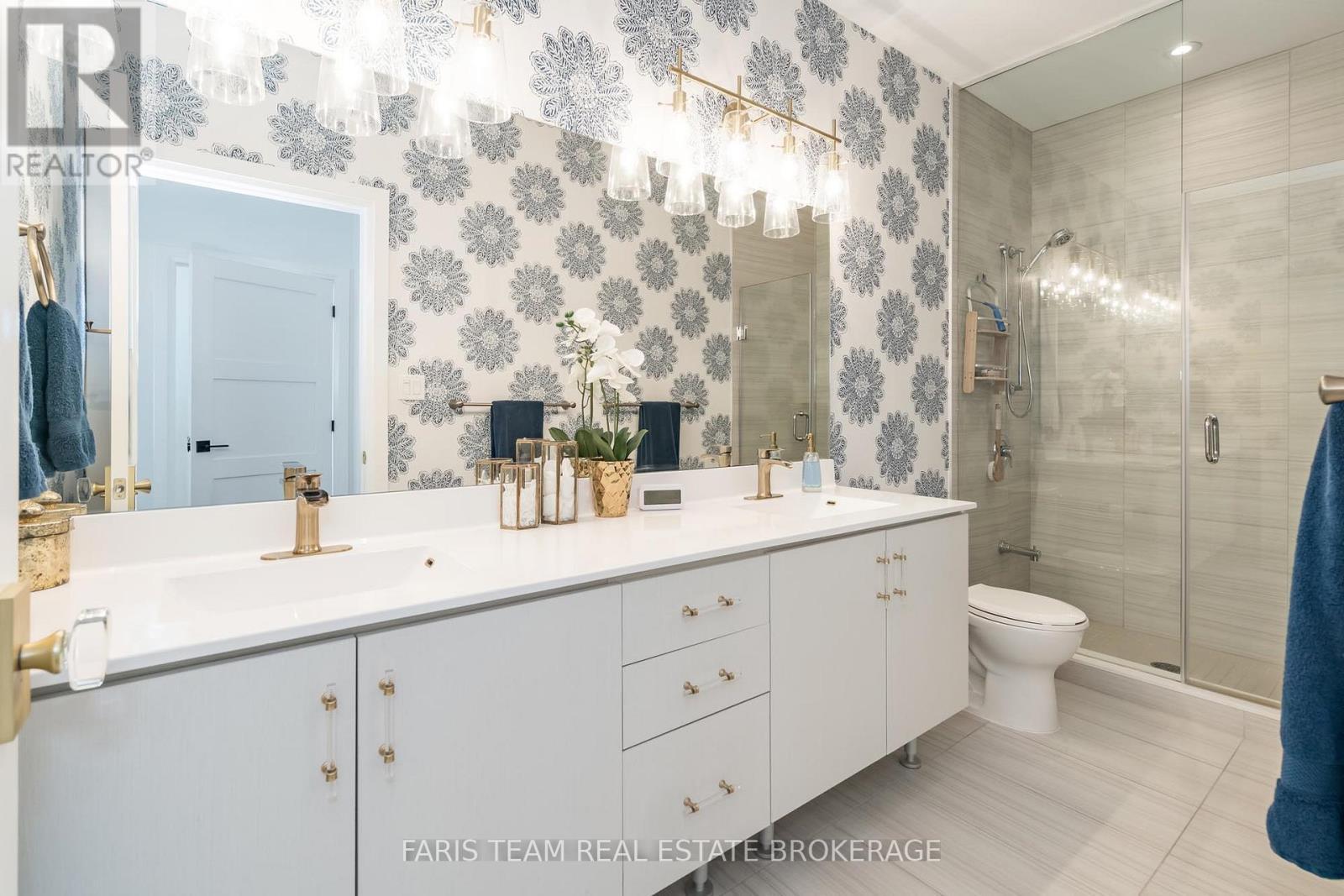 Gph5 - 111 Worsley Street, Barrie, ON - Indoor Photo Showing Bathroom