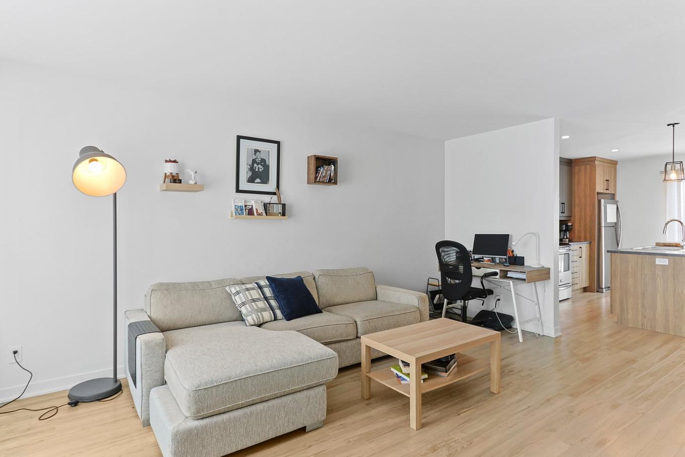 Salon - 11Z Rue Des Plaisanciers, Saint-Louis-De-Gonzague, QC - Indoor Photo Showing Living Room