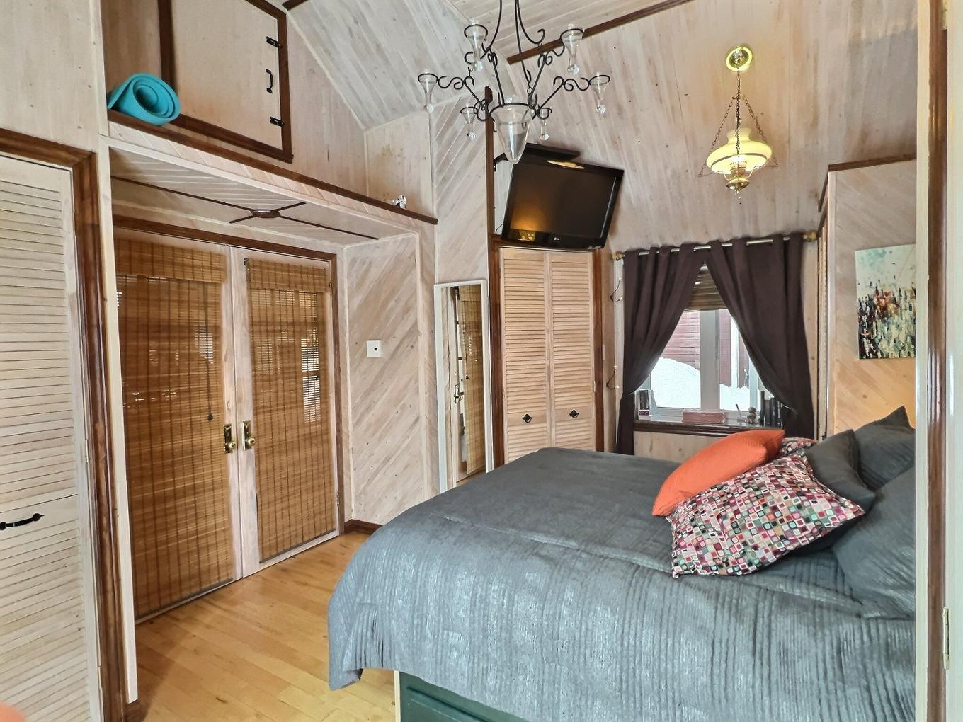 Chambre à coucher principale - 348 Rue St-Onésime, Lévis (Desjardins), QC - Indoor Photo Showing Bedroom