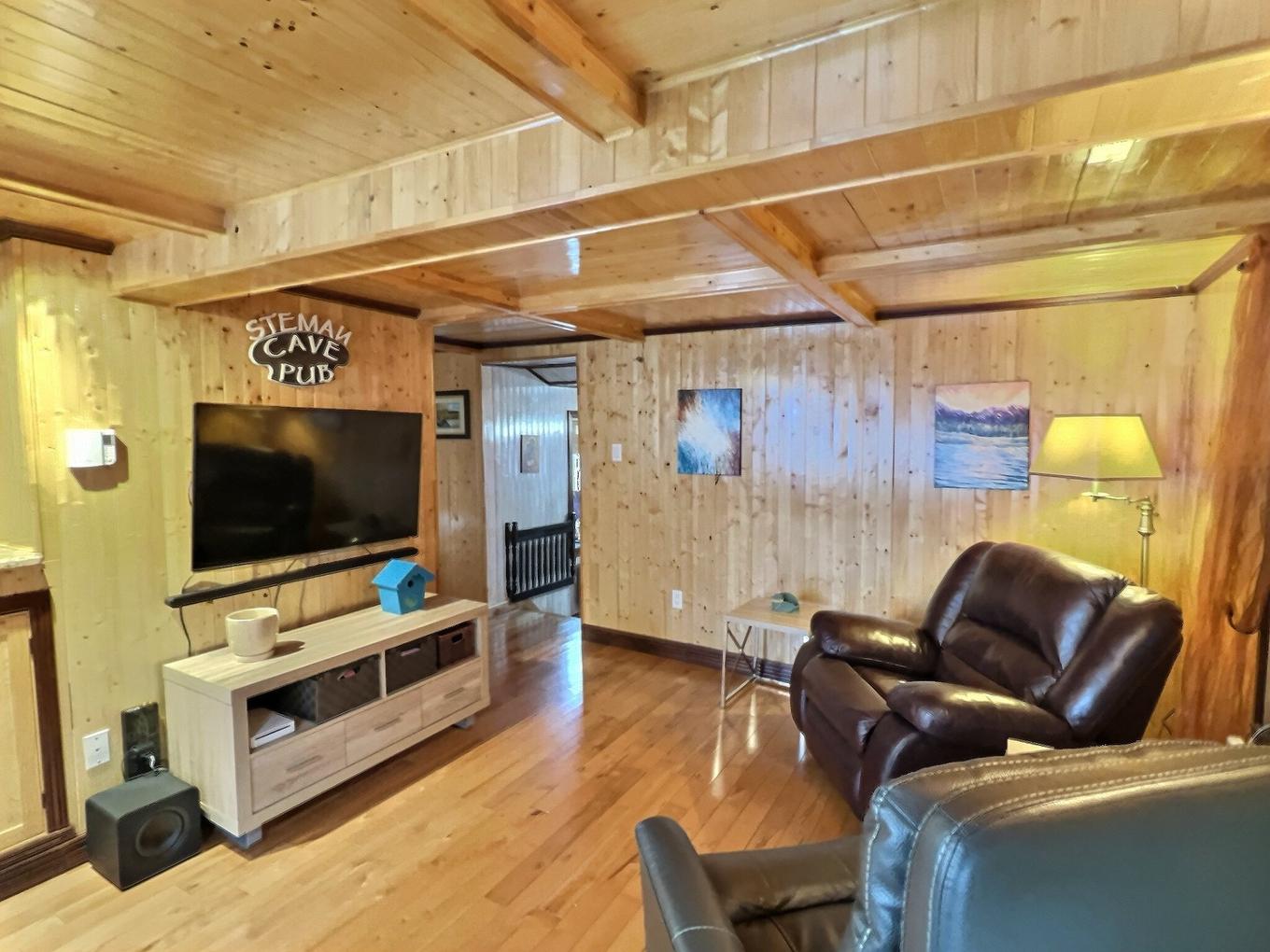 Salon - 348 Rue St-Onésime, Lévis (Desjardins), QC - Indoor