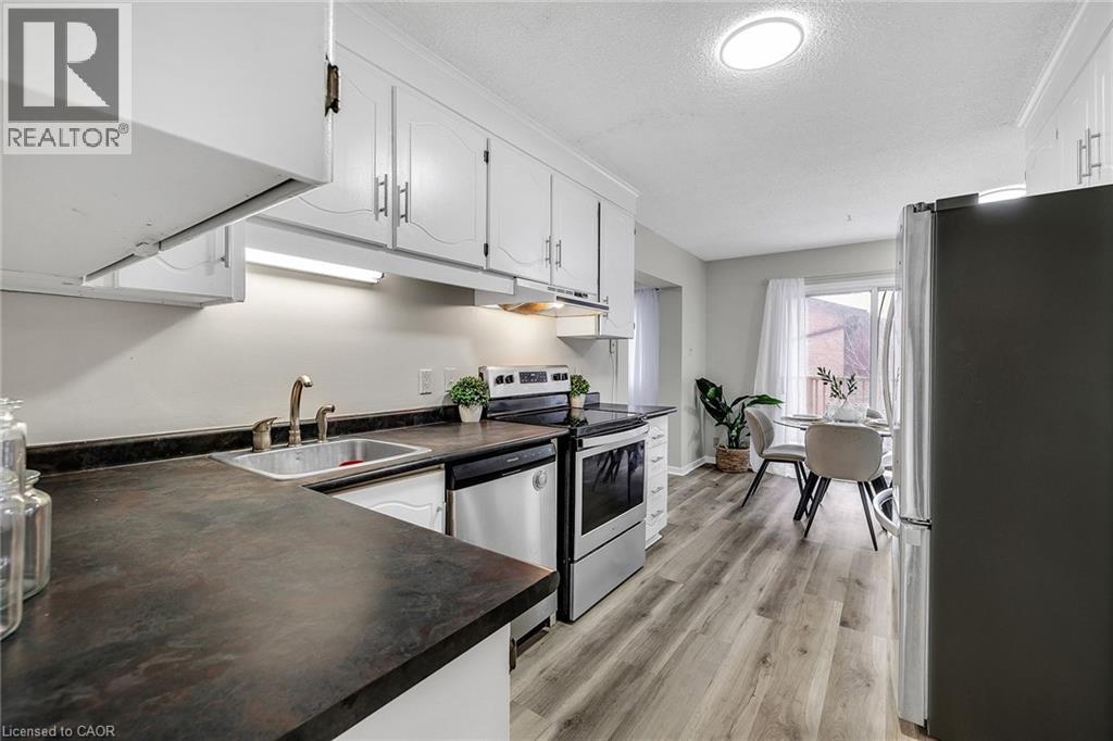 7030 Copenhagen Road Unit# 49, Mississauga, ON - Indoor Photo Showing Kitchen With Upgraded Kitchen
