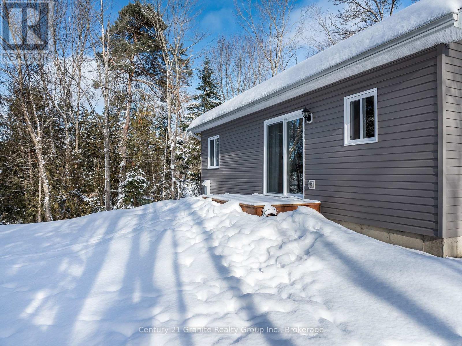 1015 Guilford Court, Dysart Et Al (Guilford), ON - Outdoor