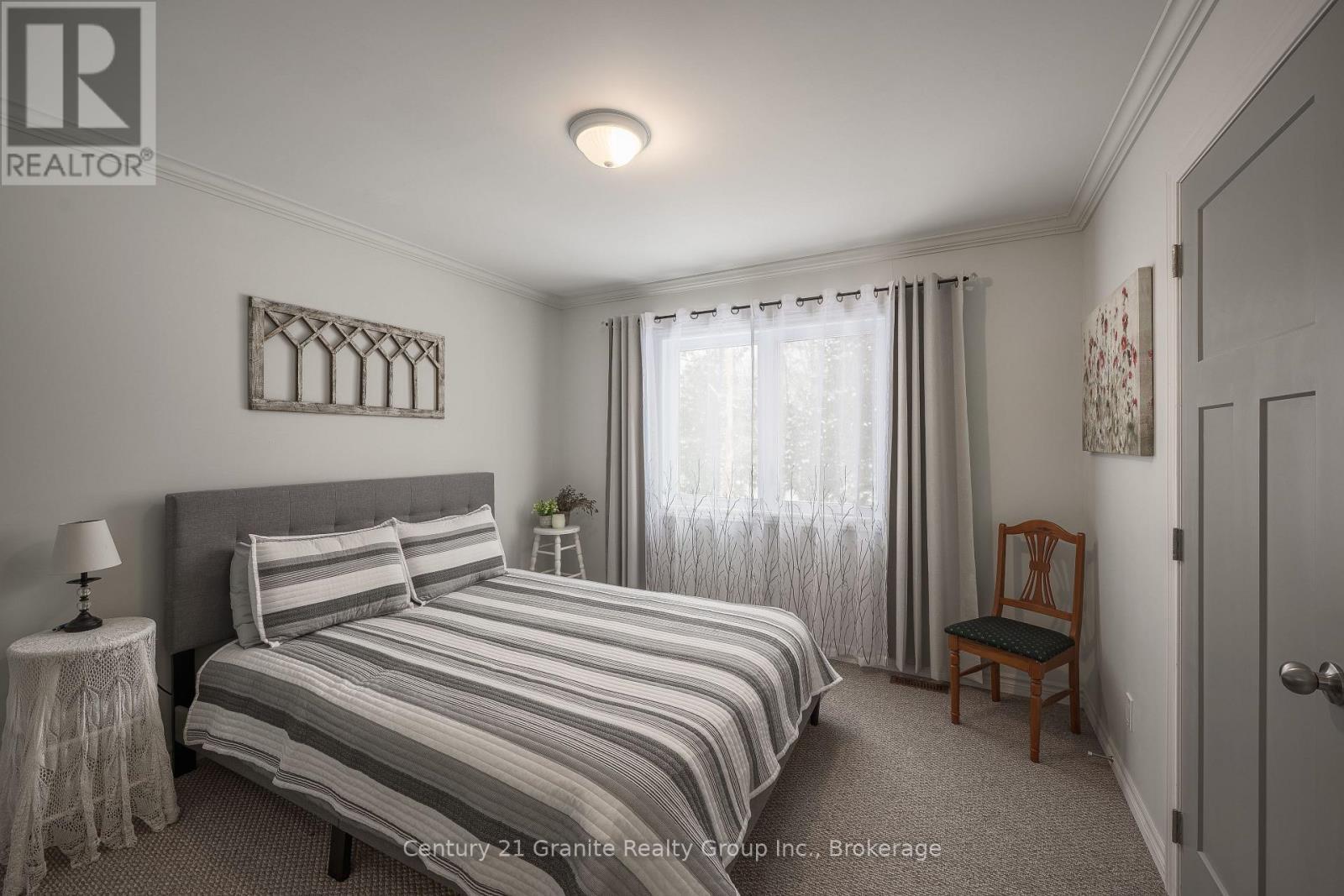 1015 Guilford Court, Dysart Et Al (Guilford), ON - Indoor Photo Showing Bedroom