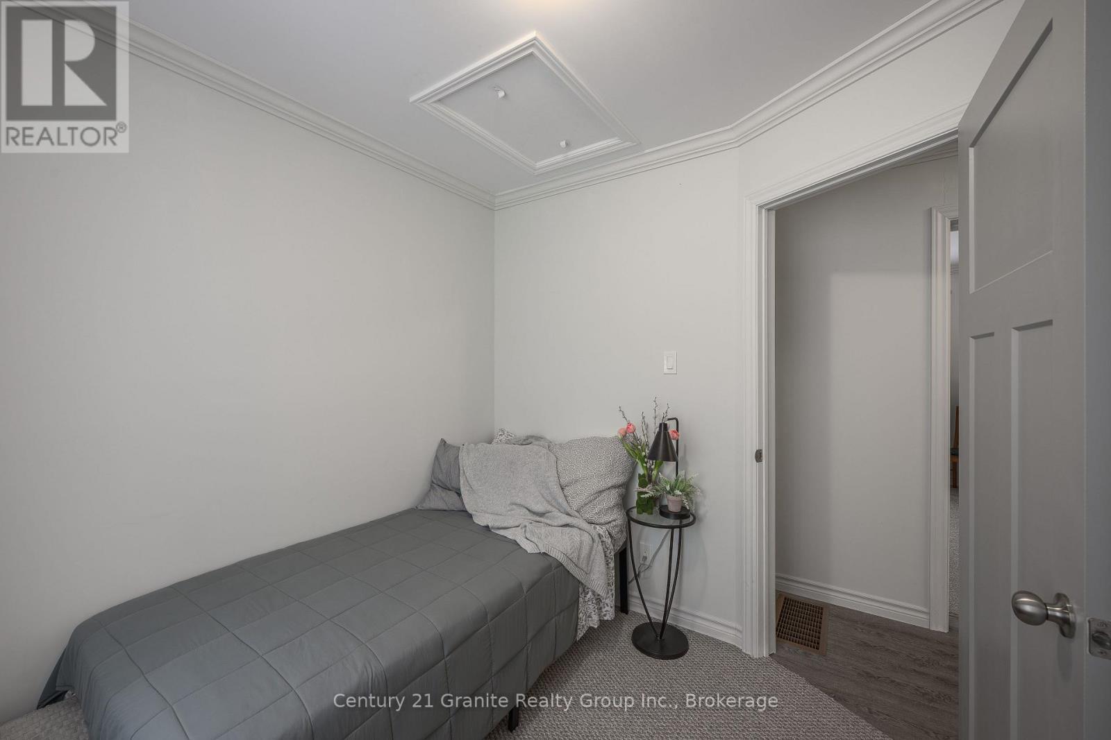 1015 Guilford Court, Dysart Et Al (Guilford), ON - Indoor Photo Showing Bedroom