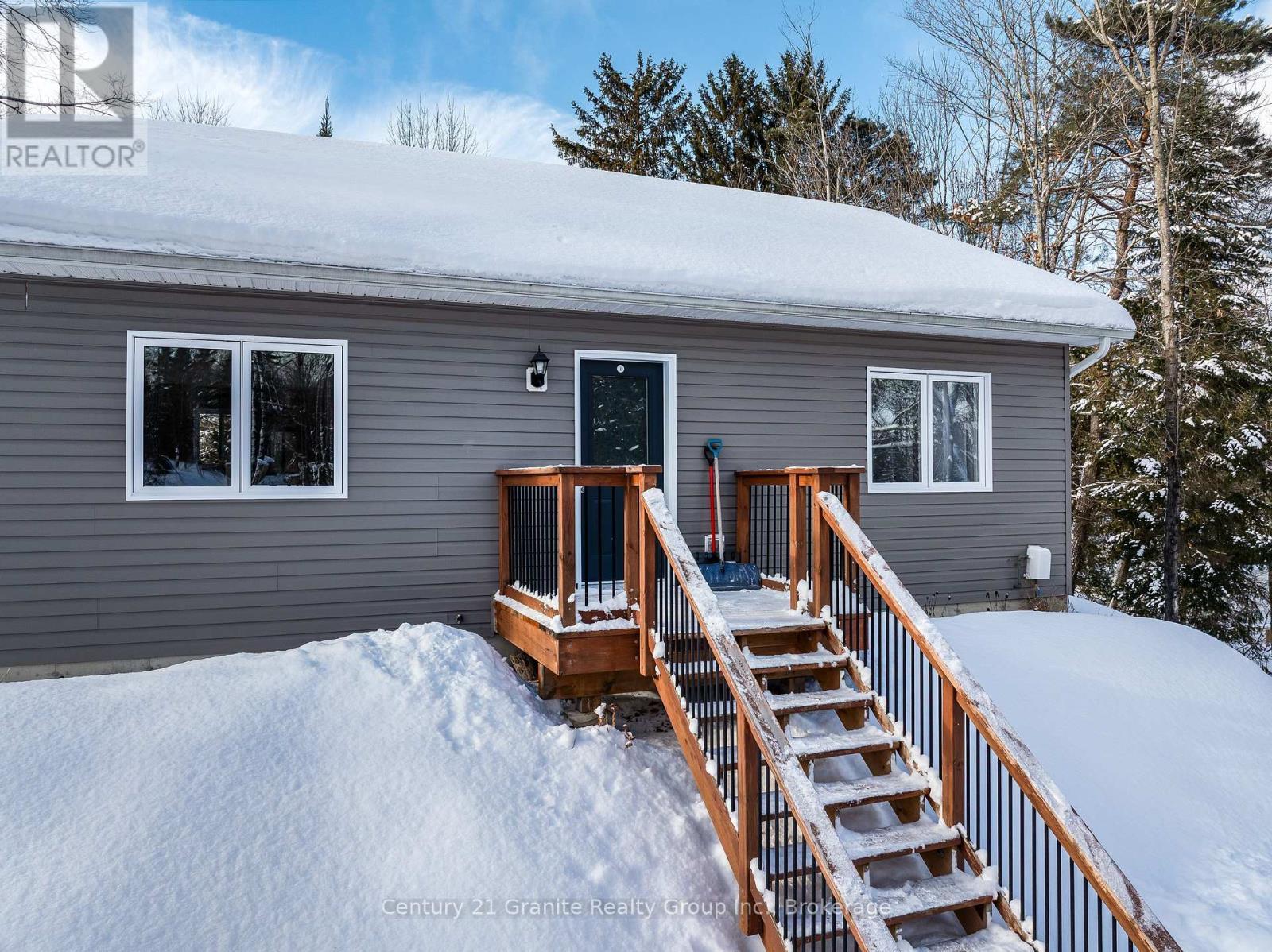 1015 Guilford Court, Dysart Et Al (Guilford), ON - Outdoor