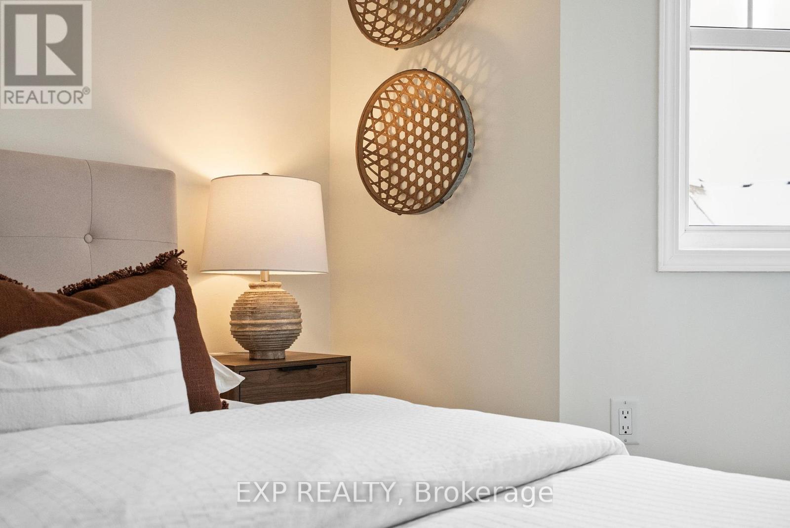 945 Deverell Place, Milton, ON - Indoor Photo Showing Bedroom