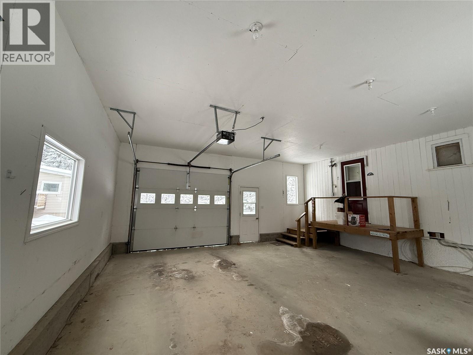 475 Main Street, Englefeld, SK - Indoor Photo Showing Garage