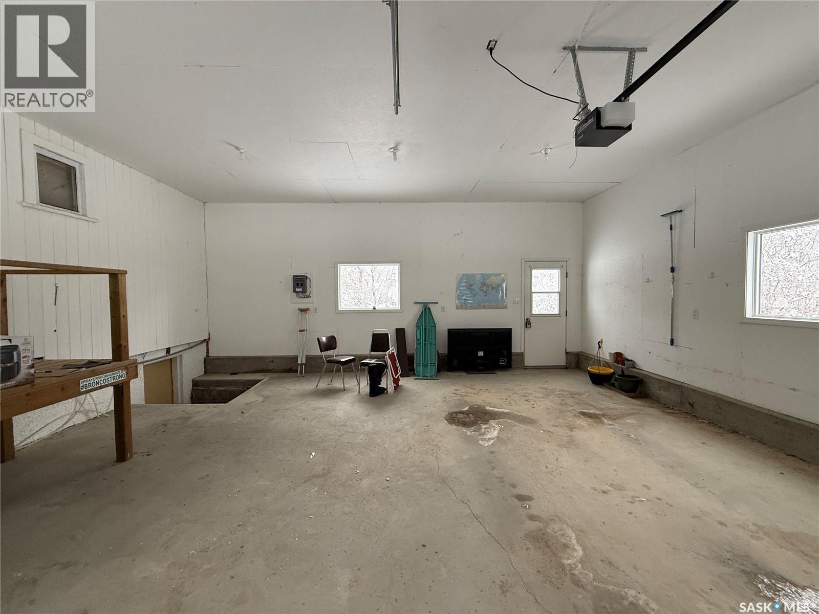 475 Main Street, Englefeld, SK - Indoor Photo Showing Garage