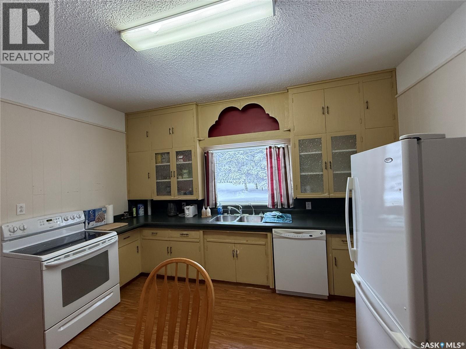 475 Main Street, Englefeld, SK - Indoor Photo Showing Kitchen With Double Sink
