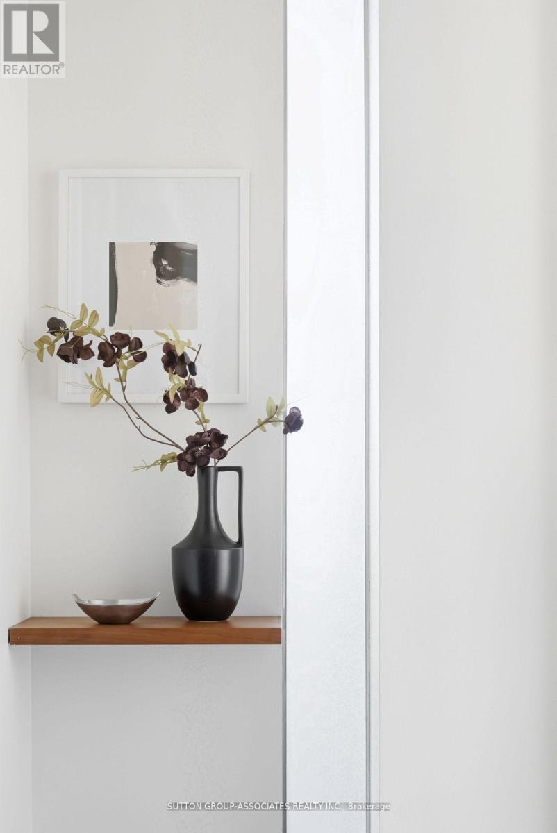 408 - 385 Brunswick Avenue, Toronto, ON - Indoor Photo Showing Other Room