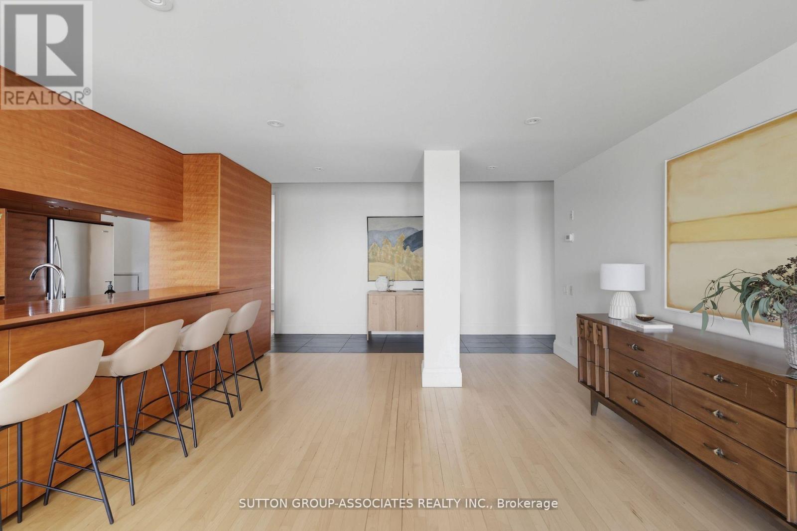 408 - 385 Brunswick Avenue, Toronto, ON - Indoor