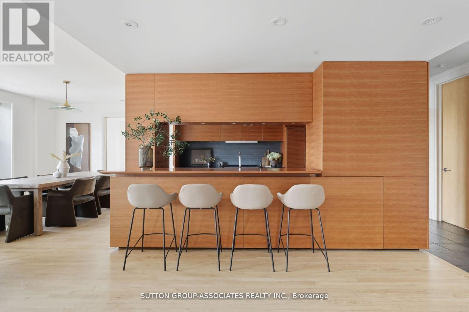 408 - 385 Brunswick Avenue, Toronto, ON - Indoor