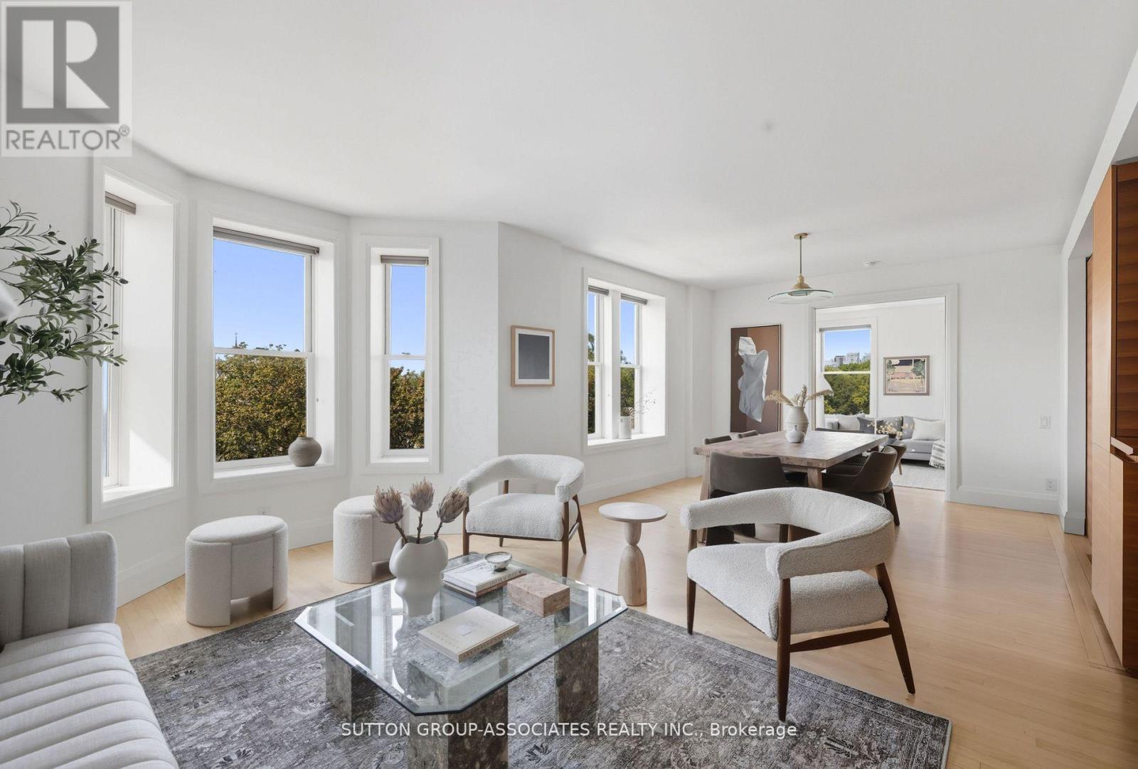 408 - 385 Brunswick Avenue, Toronto, ON - Indoor Photo Showing Living Room
