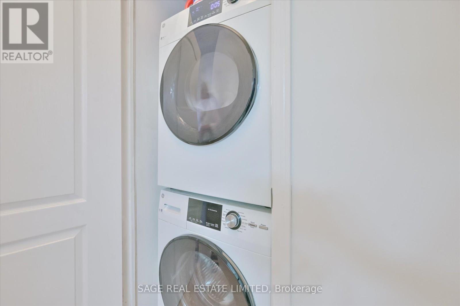 Laundry - 413 - 555 Yonge Street, Toronto, ON - Indoor Photo Showing Laundry Room