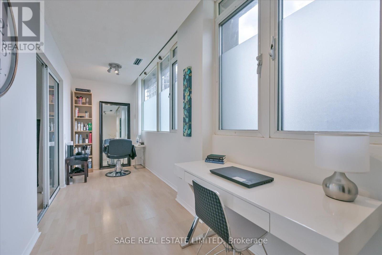 Sunroom - 413 - 555 Yonge Street, Toronto, ON - Indoor