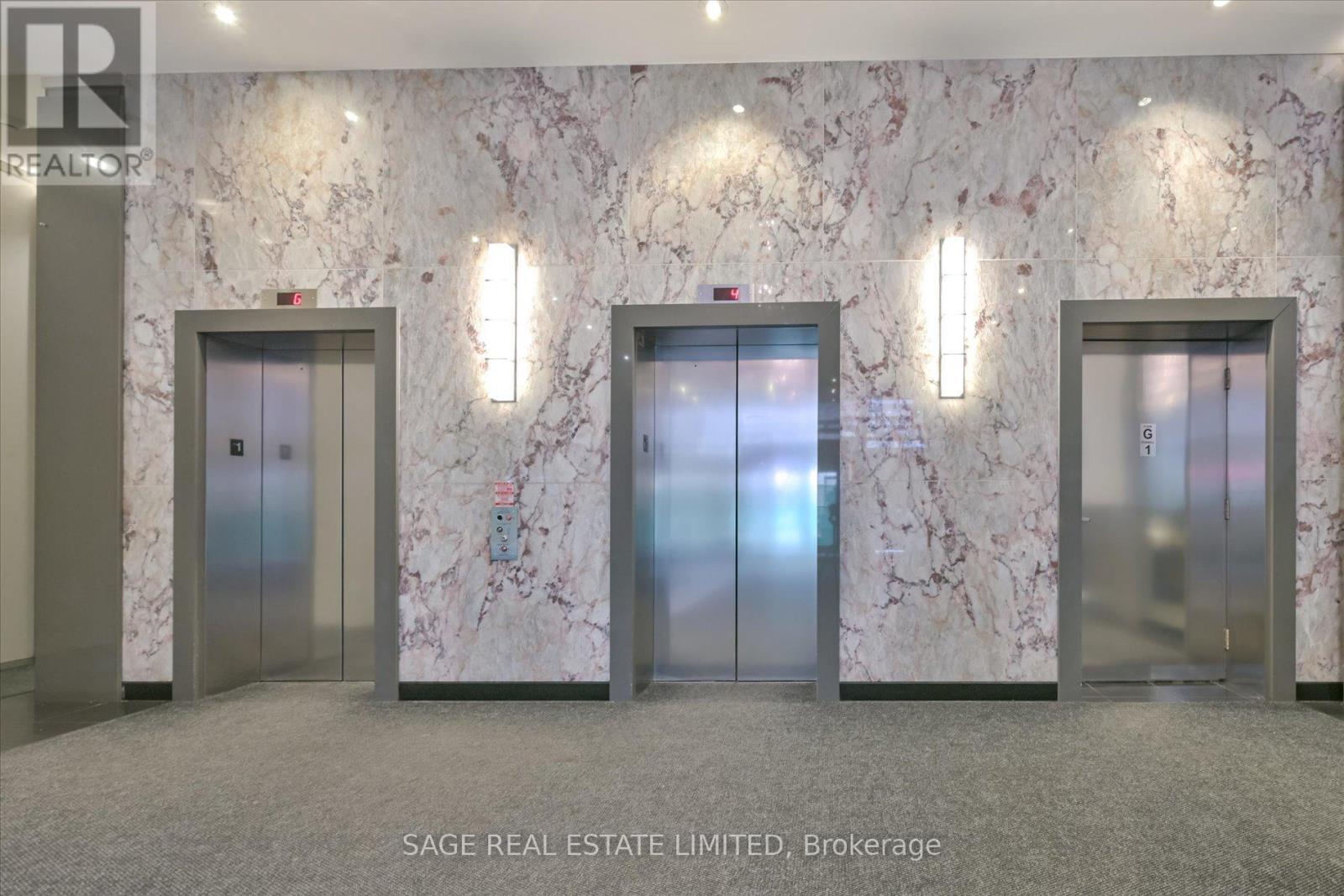 Elevators - 413 - 555 Yonge Street, Toronto, ON - Indoor Photo Showing Other Room