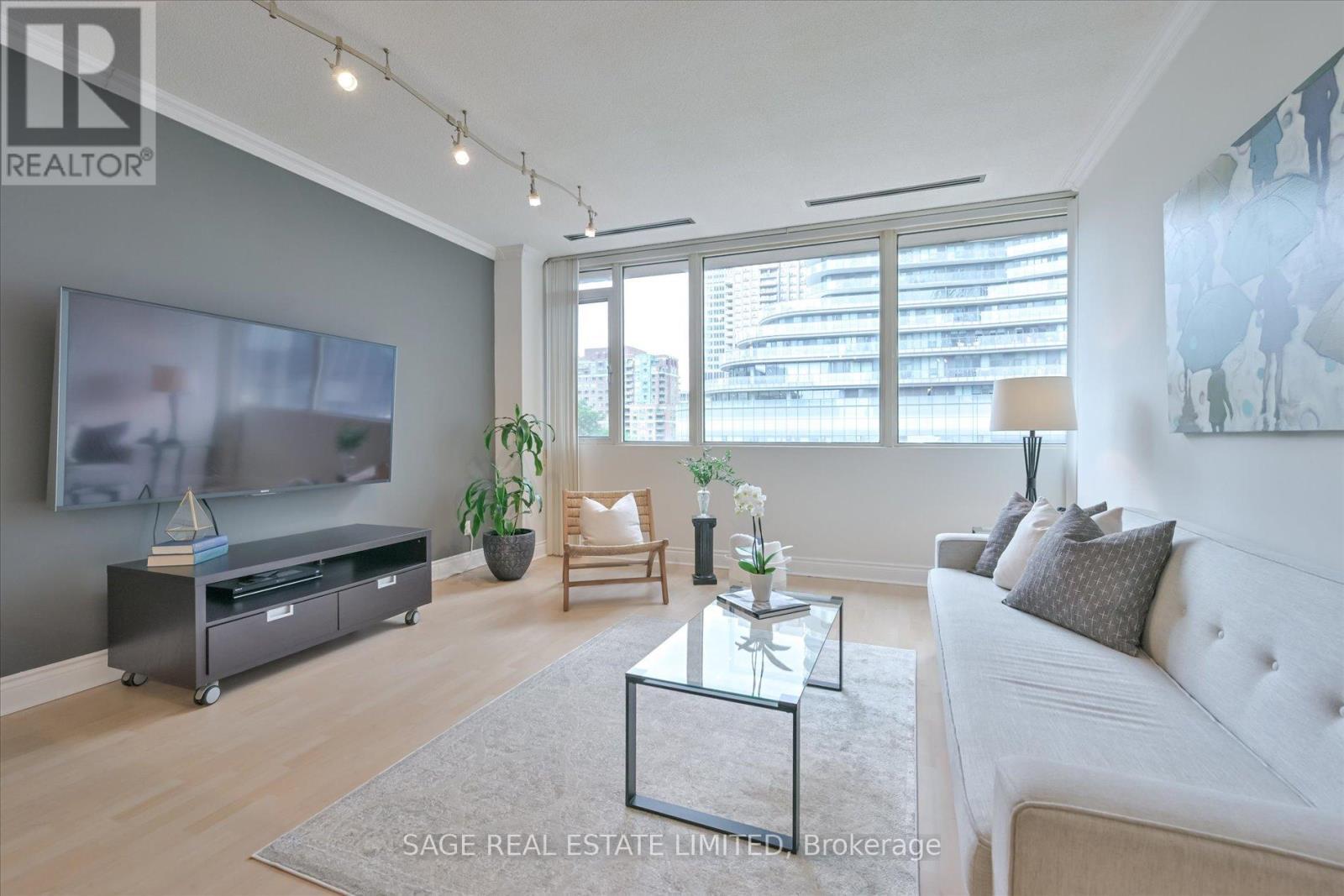 Living - 413 - 555 Yonge Street, Toronto, ON - Indoor Photo Showing Living Room