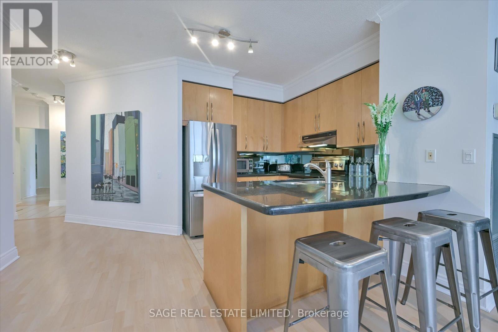 Kitchen - 413 - 555 Yonge Street, Toronto, ON - Indoor Photo Showing Kitchen