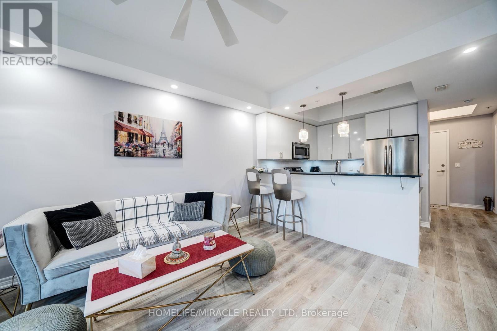 303 - 650 Gordon Street, Whitby, ON - Indoor