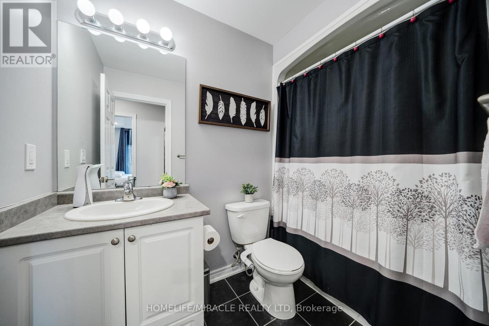 303 - 650 Gordon Street, Whitby, ON - Indoor Photo Showing Bathroom