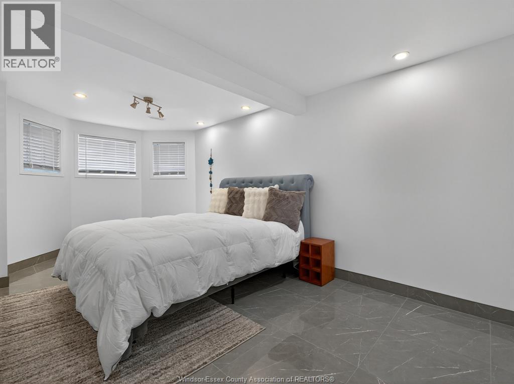 6860 Matchette Road, Lasalle, ON - Indoor Photo Showing Bedroom
