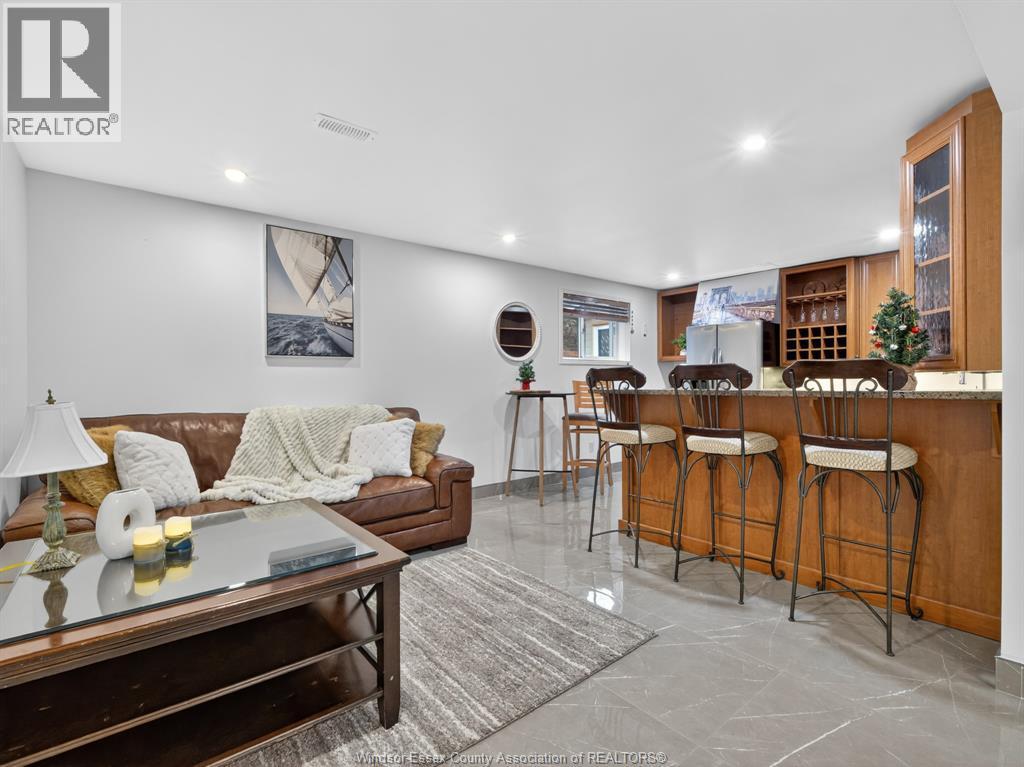 6860 Matchette Road, Lasalle, ON - Indoor