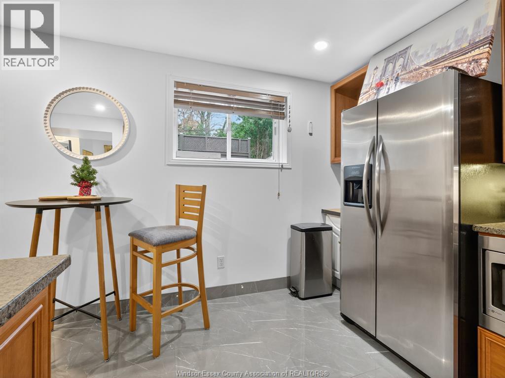 6860 Matchette Road, Lasalle, ON - Indoor Photo Showing Kitchen