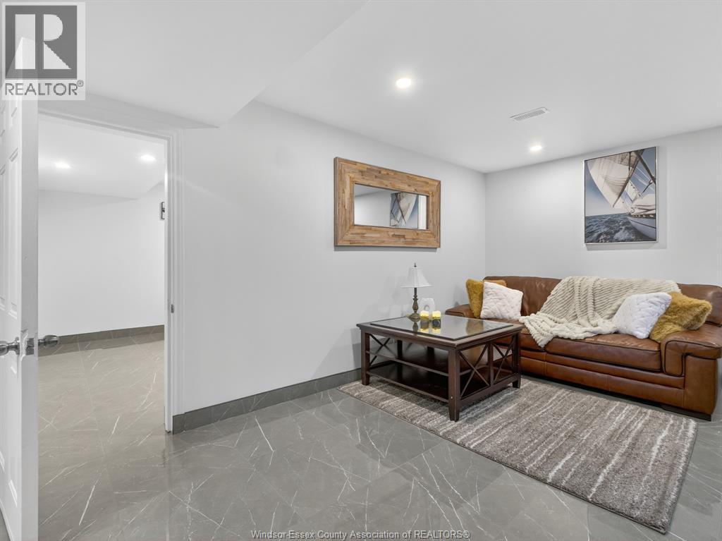 6860 Matchette Road, Lasalle, ON - Indoor