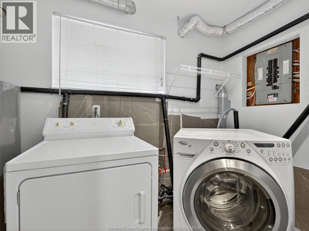 6860 Matchette Road, Lasalle, ON - Indoor Photo Showing Laundry Room