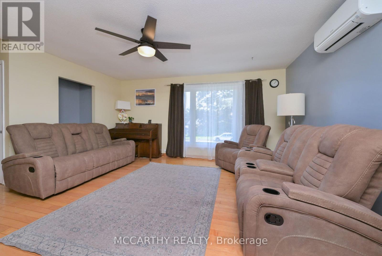 130 Franklyn Street, Shelburne, ON - Indoor Photo Showing Living Room