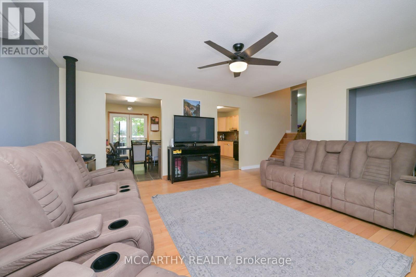 130 Franklyn Street, Shelburne, ON - Indoor Photo Showing Living Room