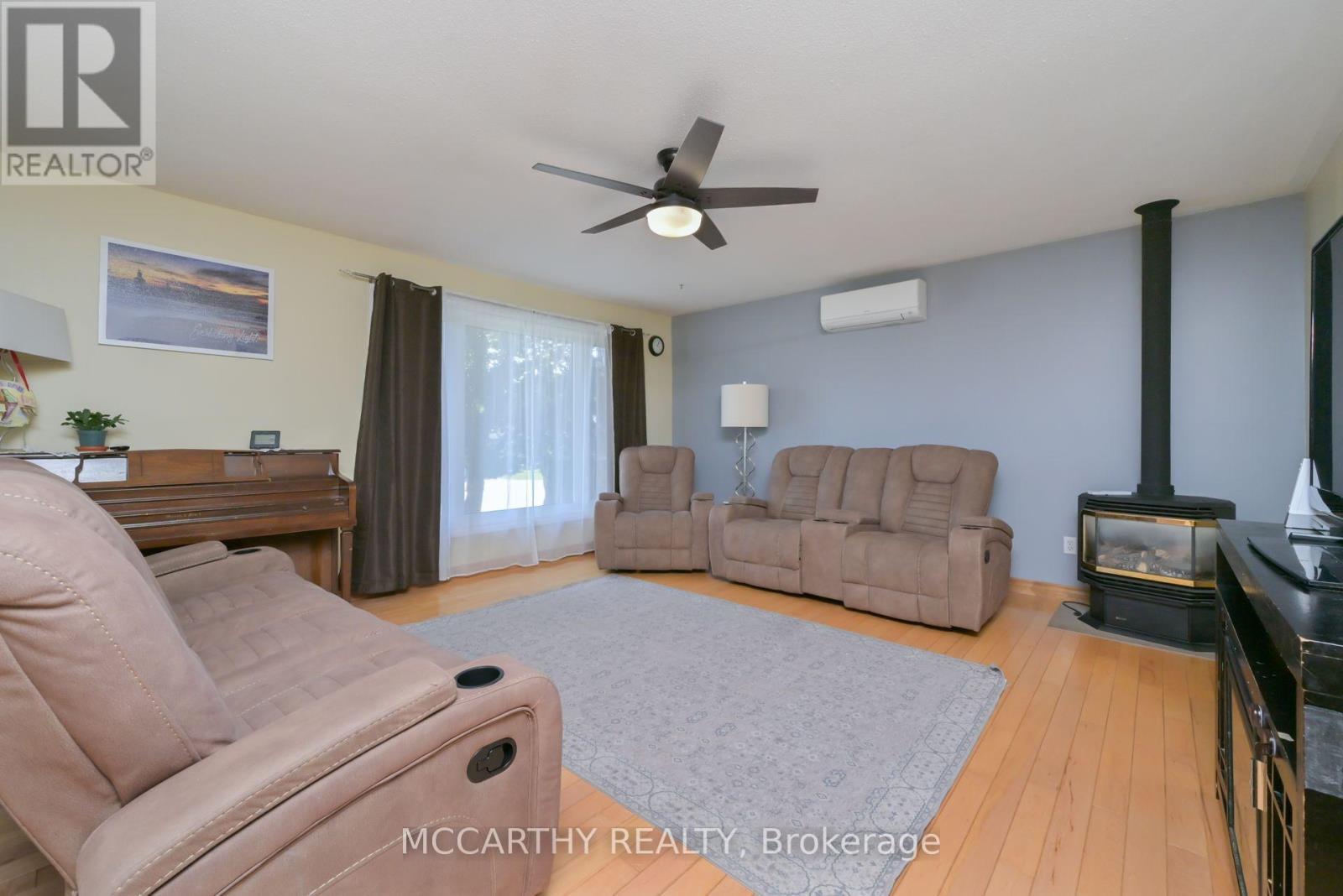 130 Franklyn Street, Shelburne, ON - Indoor Photo Showing Living Room