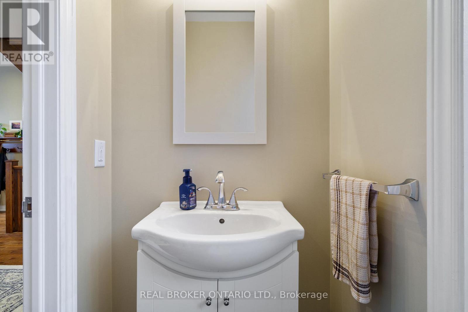 232 Wellington Street N, Hamilton, ON