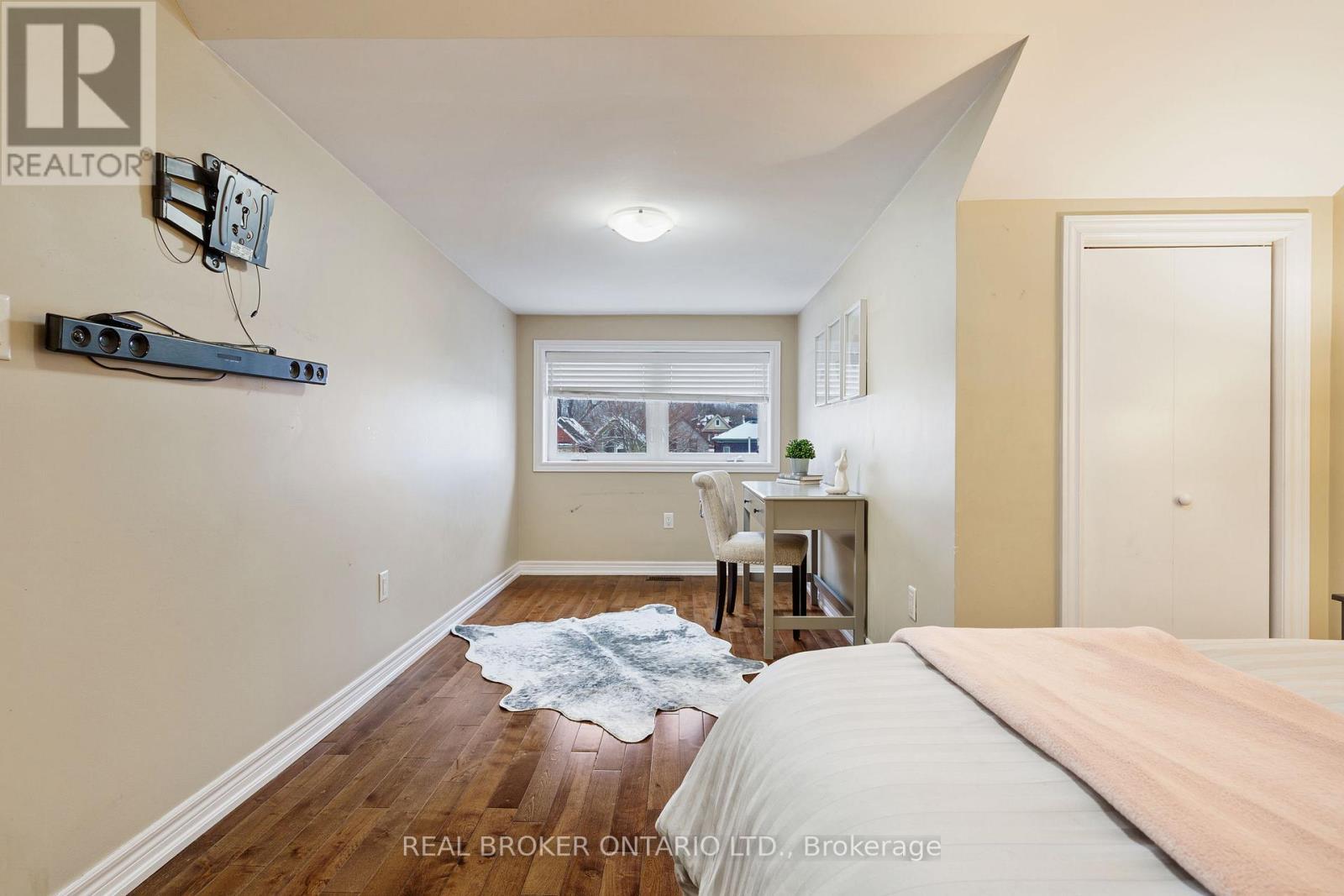 232 Wellington Street N, Hamilton, ON