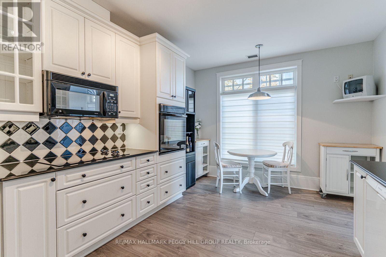 401 - 140 Cedar Island Road, Orillia, ON - Indoor Photo Showing Kitchen