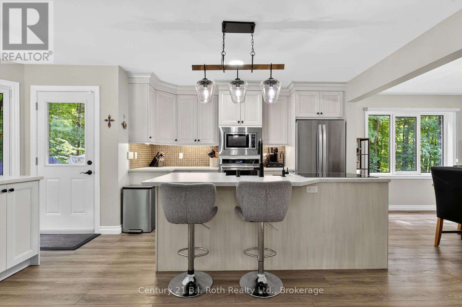 83 Wozniak Road, Penetanguishene, ON - Indoor Photo Showing Kitchen With Upgraded Kitchen
